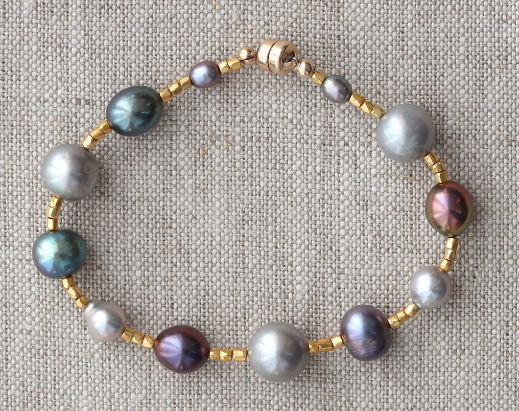 AVF Gold Glass & Tahitian Pearl Station Bracelet (SI8001)
