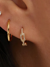 Load image into Gallery viewer, Earscapes - 14k Yellow Gold Lab-Grown Diamond Chain Link Huggie Hoop *Single* Earring (I9233)

