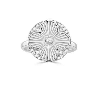 18k White Gold Diamond Carved Clover Ring (I7489)