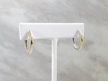 Load image into Gallery viewer, 14k Gold Oval Hoop Earrings (I8746)
